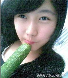 美女吃瓜后开车,安全意识需加强